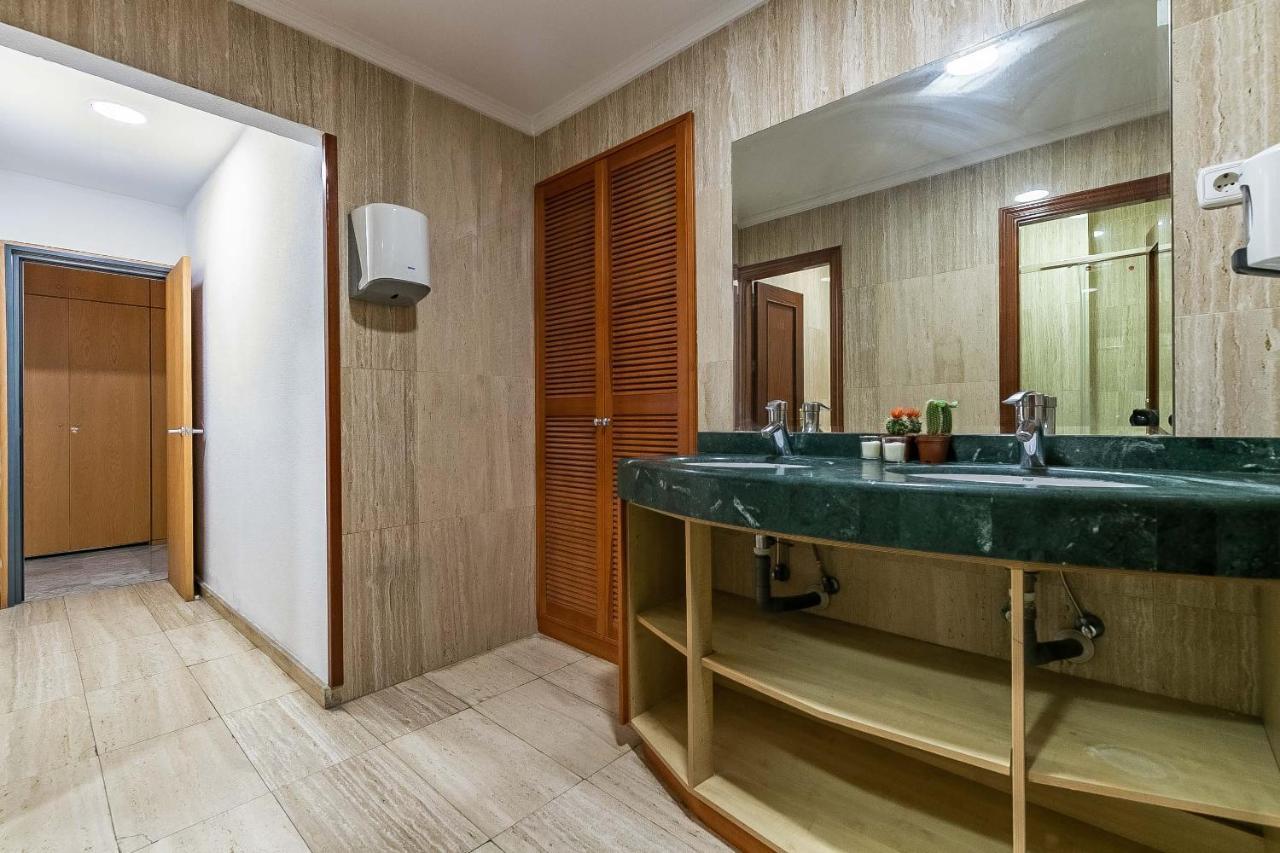 شقة Grand Soho Ofihouse مالقة المظهر الخارجي الصورة